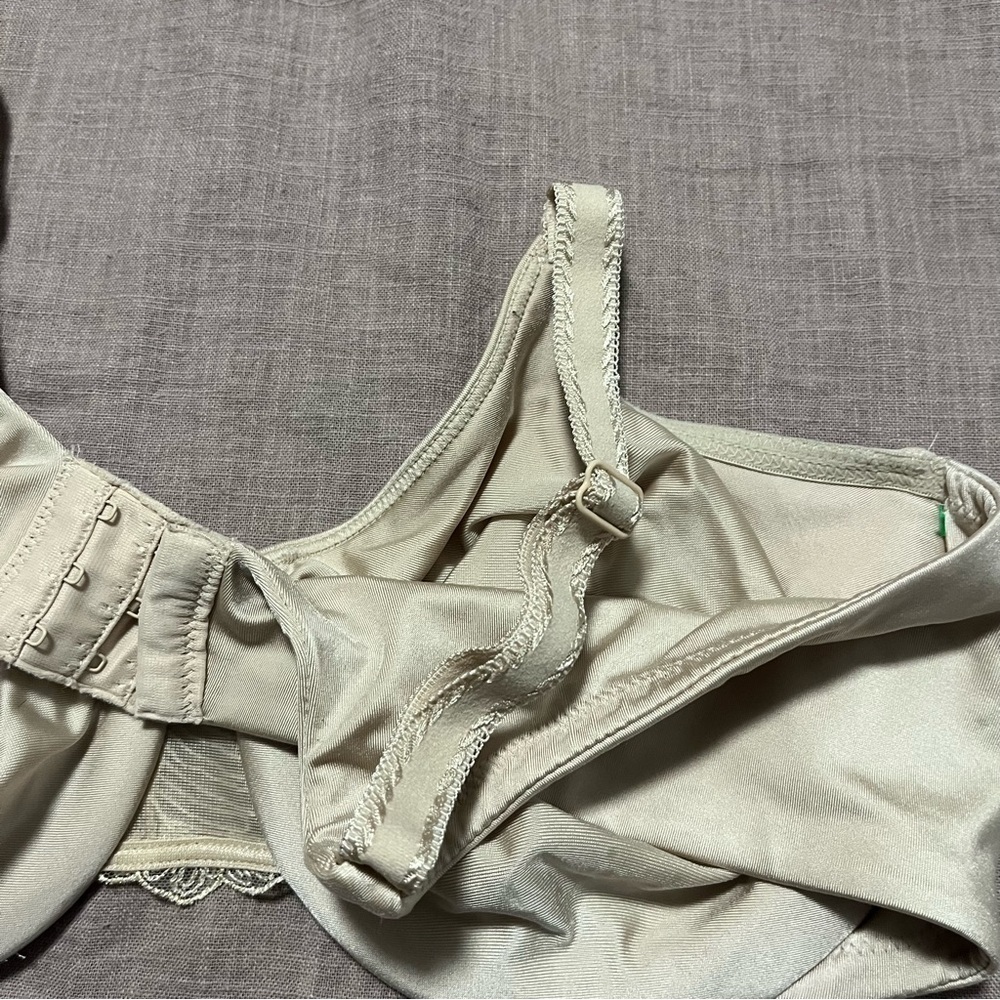 Wacoal Cream Lace Details Size 40C Women's Bra Super Soft barely worn - Picture 6 of 6
